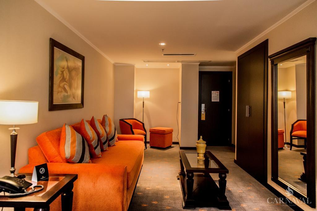 Carnaval Hotel Casino Encarnacion Ngoại thất bức ảnh A suite at the hotel