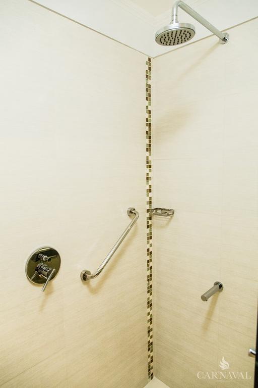 Carnaval Hotel Casino Encarnacion Ngoại thất bức ảnh A shower rail
