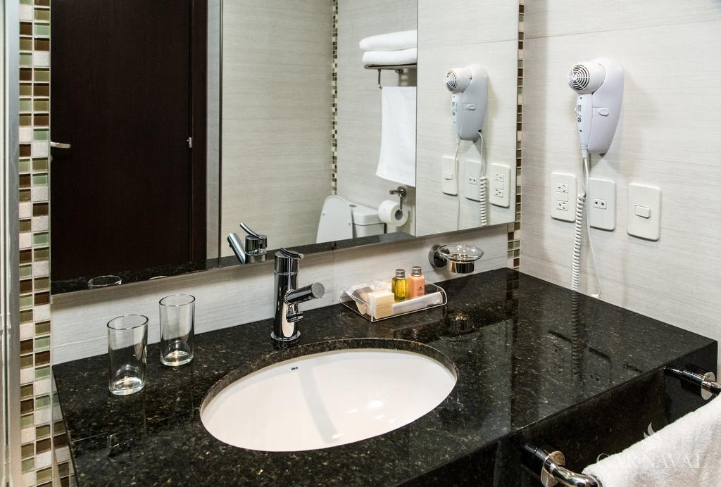 Carnaval Hotel Casino Encarnacion Ngoại thất bức ảnh Bathroom