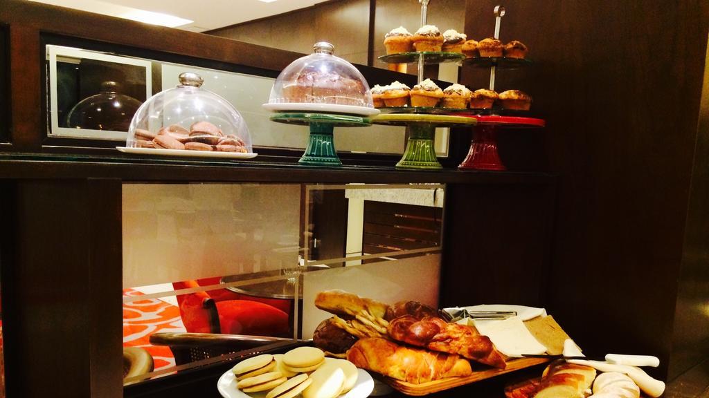 Carnaval Hotel Casino Encarnacion Ngoại thất bức ảnh A selection of pastries at a hotel