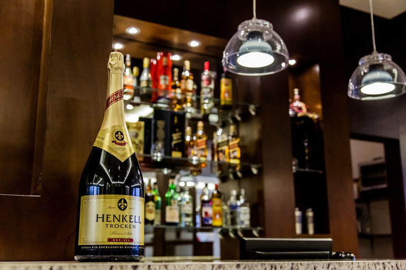 Carnaval Hotel Casino Encarnacion Ngoại thất bức ảnh Henkel's Bar