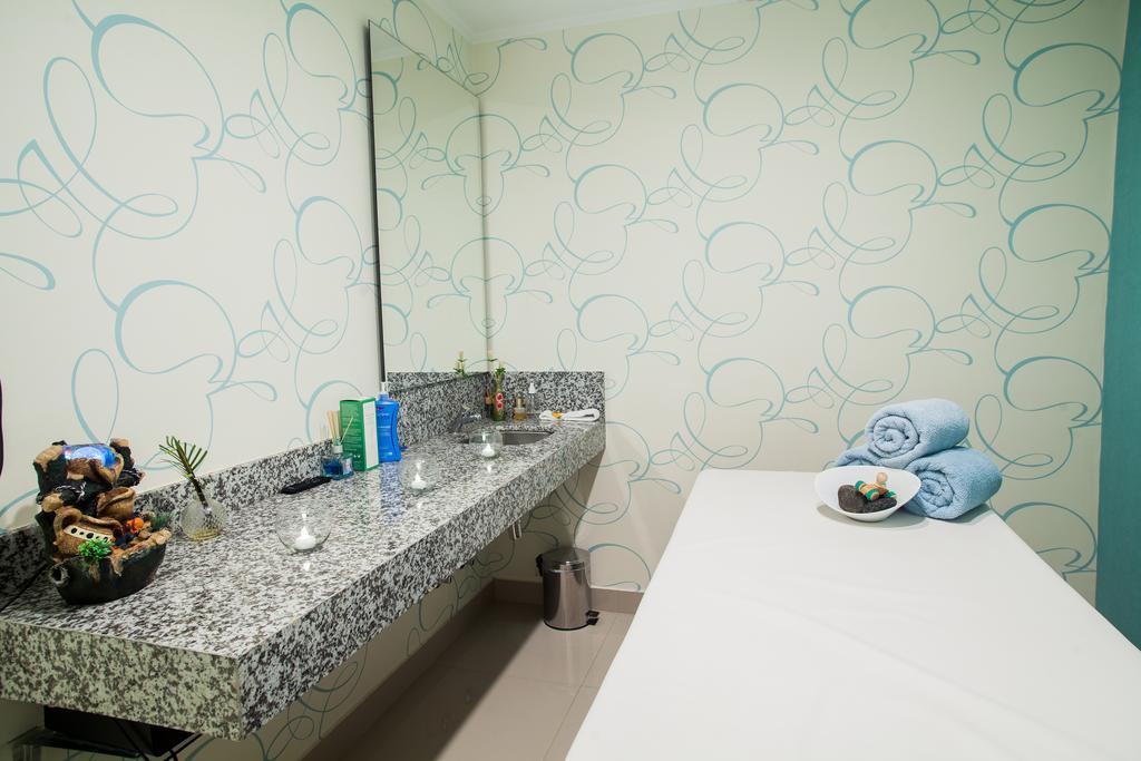 Carnaval Hotel Casino Encarnacion Ngoại thất bức ảnh A treatment room at a spa