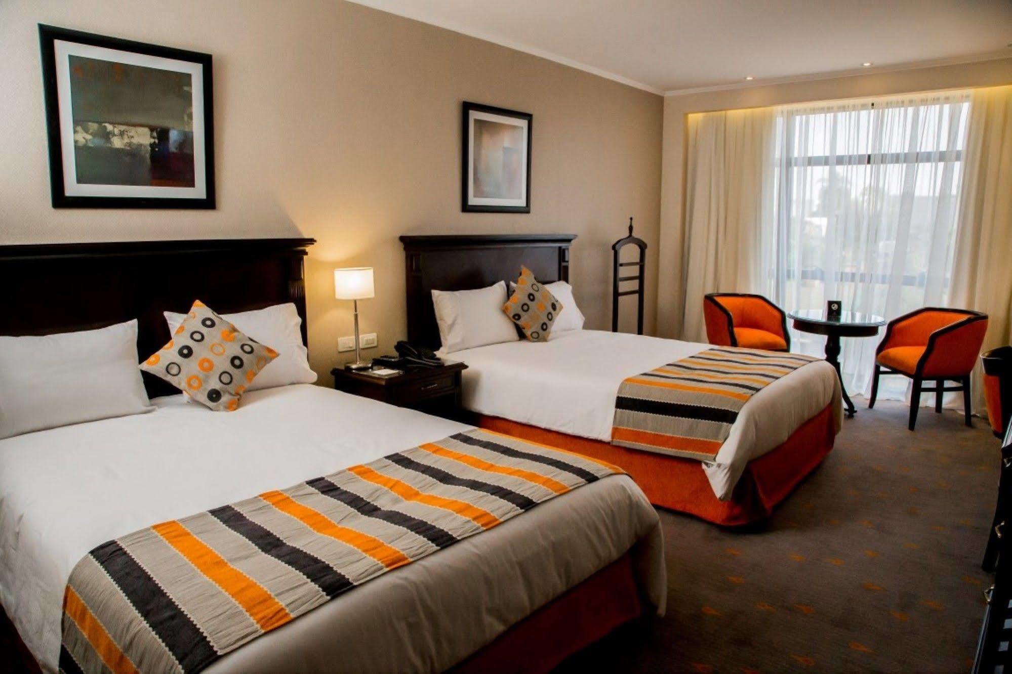 Carnaval Hotel Casino Encarnacion Ngoại thất bức ảnh A room at the Protea Hotel, Sandton
