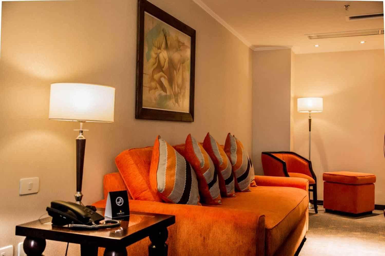 Carnaval Hotel Casino Encarnacion Ngoại thất bức ảnh A living room at the hotel