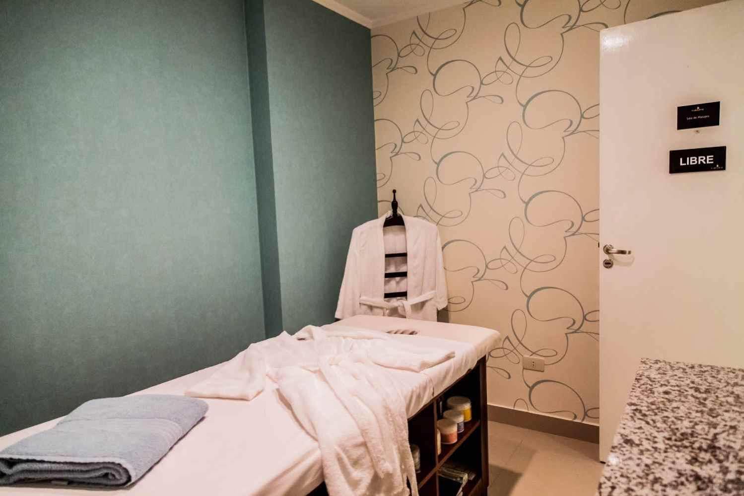 Carnaval Hotel Casino Encarnacion Ngoại thất bức ảnh A treatment room at a spa